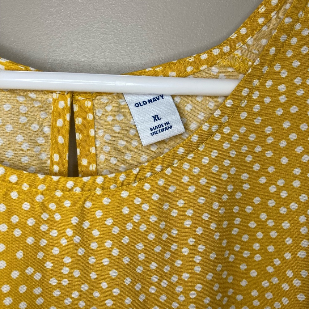 Mustard yellow polka dot Old Navy women’s tank top size XL